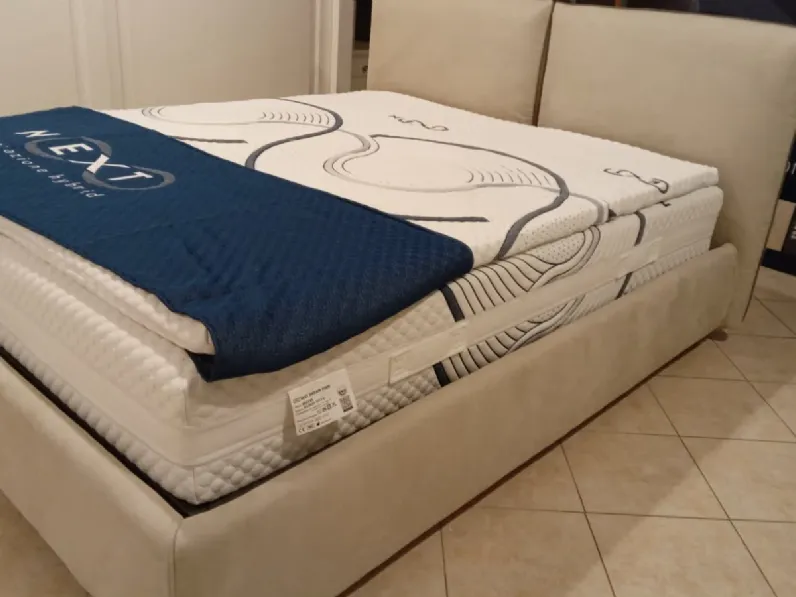 Letto imbottito modello Allen di Le comfort scontato 30%