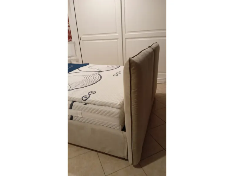 Letto imbottito modello Allen di Le comfort scontato 30%