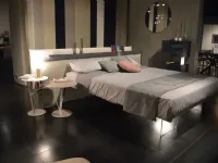 Letto design con piedini Vele_bed Lago a prezzo ribassato