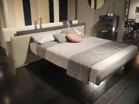 Letto design con piedini Vele_bed Lago a prezzo ribassato