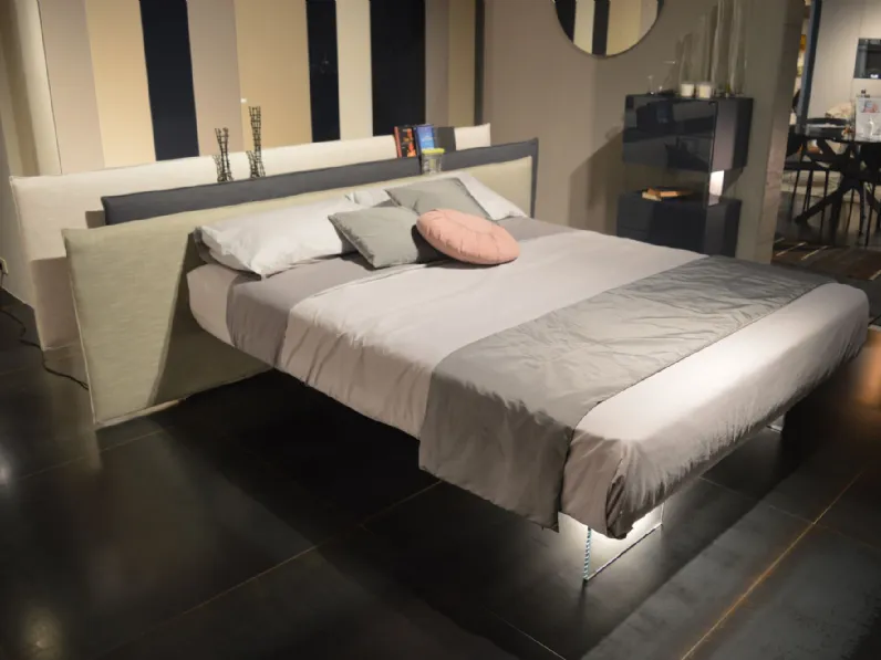 Letto imbottito modello Vele_bed: richiedi ora il prezzo 