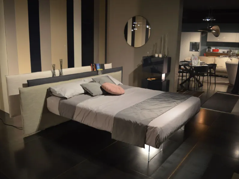 Letto imbottito modello Vele_bed: richiedi ora il prezzo 