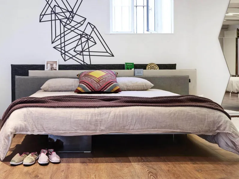 Letto imbottito modello Vele_bed: richiedi ora il prezzo 