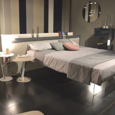 Letto design con piedini Vele_bed Lago a prezzo ribassato