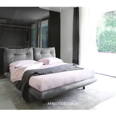 Letto matrimoniale design Again  Noctis a prezzo scontato