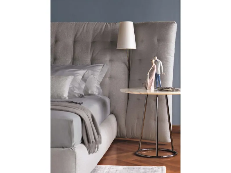 Scopri il Letto Angle Flou scontato! Un design moderno ed elegante per una camera da letto unica. Comfort assicurato!