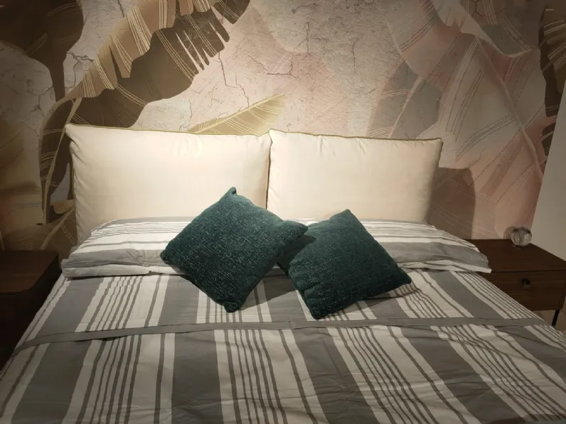 Letto imbottito modello Arty di Samoa scontato 50%