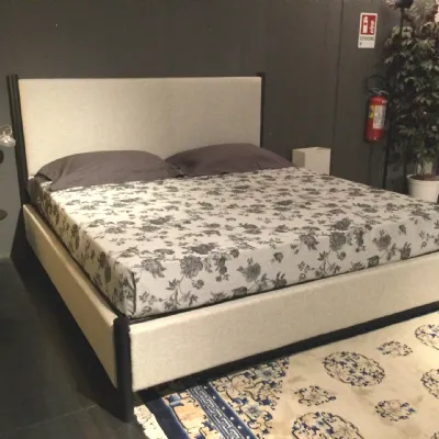 Letto imbottito con piedini Baia&traditiona prezzo ribassato