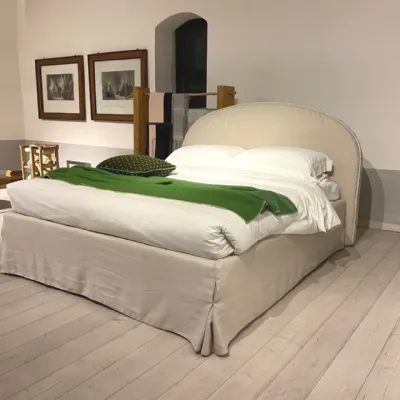 Letto imbottito modello Bold di Gervasoni scontato 31%