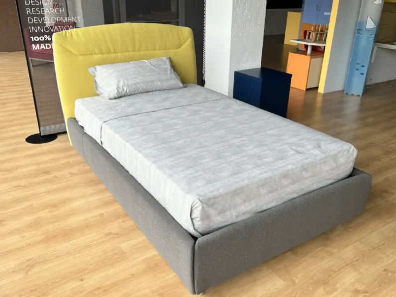 Letto imbottito con cassetti CamaNoctisa prezzo ribassato