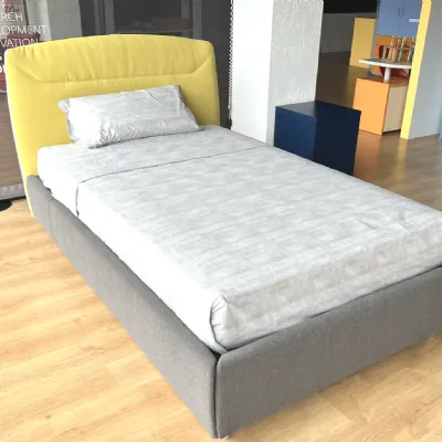 Letto imbottito con cassetti CamaNoctisa prezzo ribassato