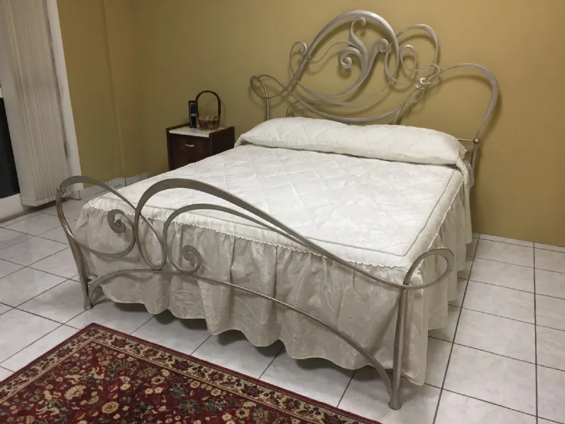 Letto classico con gambe Venaria Pama letti a prezzo scontato