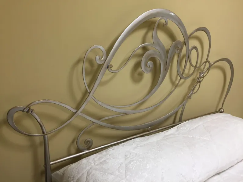 Letto classico con gambe Venaria Pama letti a prezzo scontato