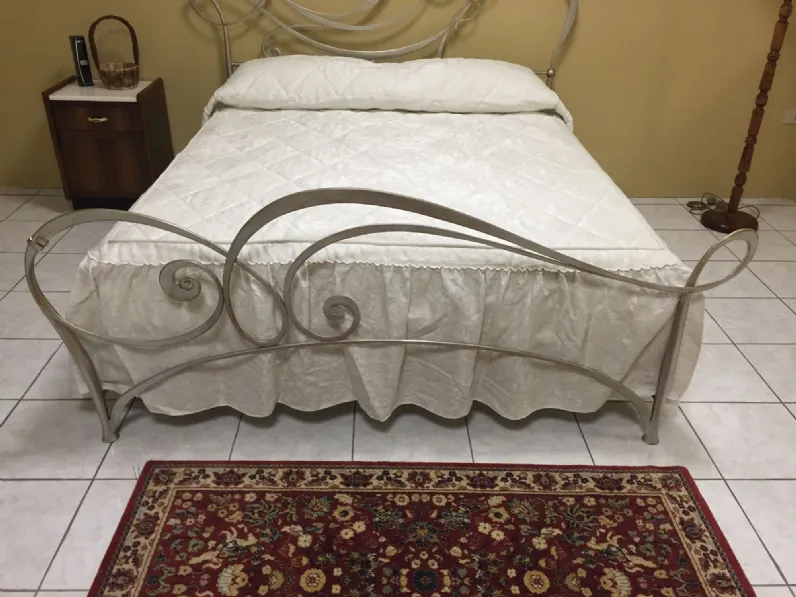 Letto classico con gambe Venaria Pama letti a prezzo scontato