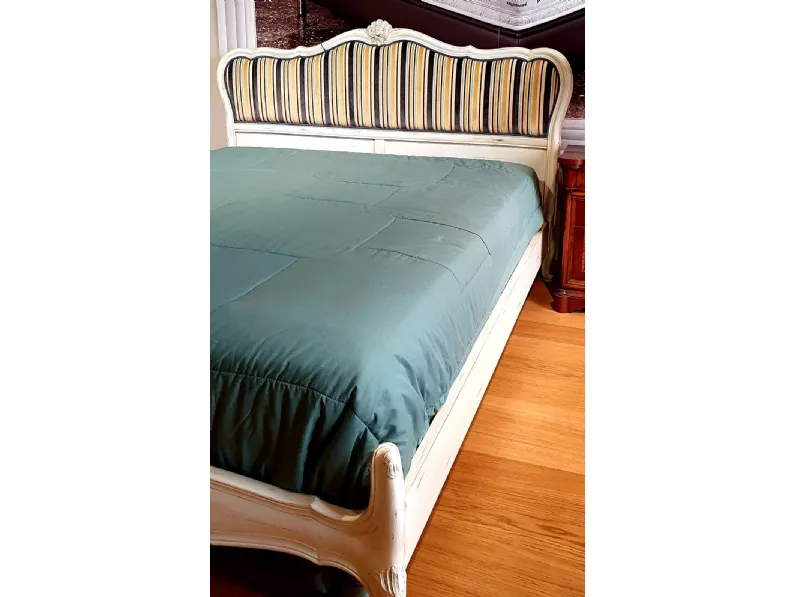 Letto in legno modello Letto noce intaglio di Artigianale scontato 70%