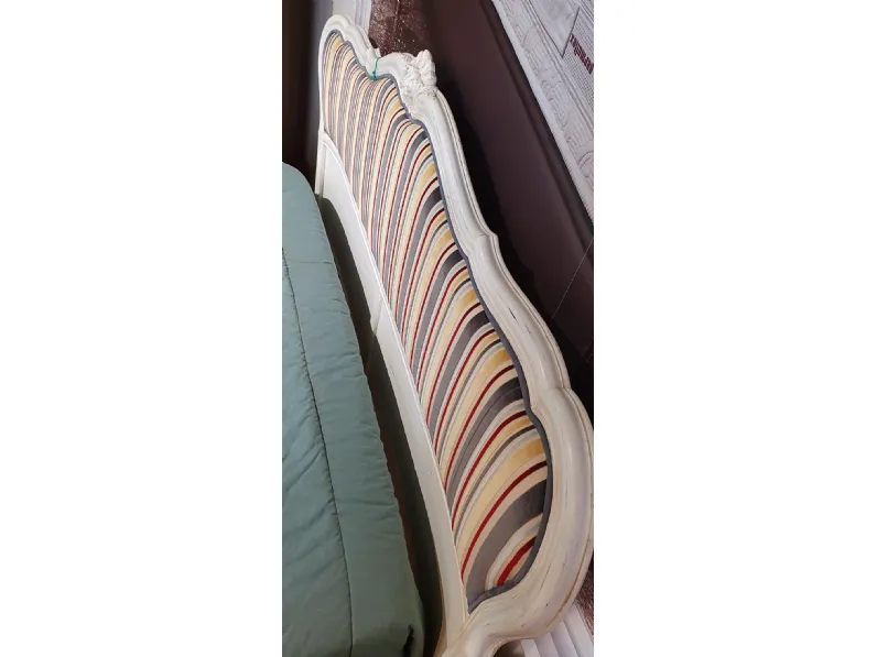 Letto in legno modello Letto noce intaglio di Artigianale scontato 70%
