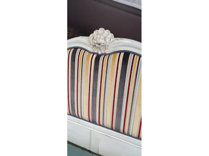 Letto in legno modello Letto noce intaglio di Artigianale scontato 70%