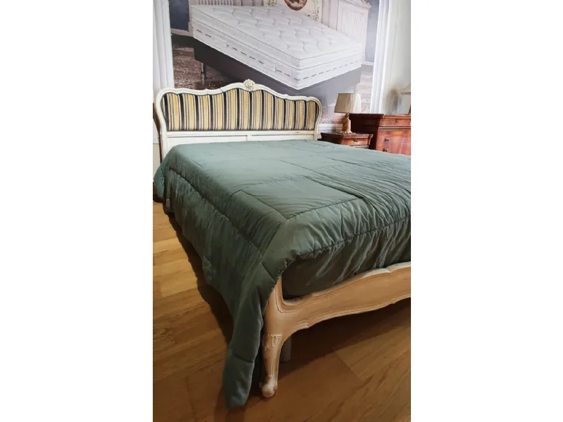 Letto in legno modello Letto noce intaglio di Artigianale scontato 70%