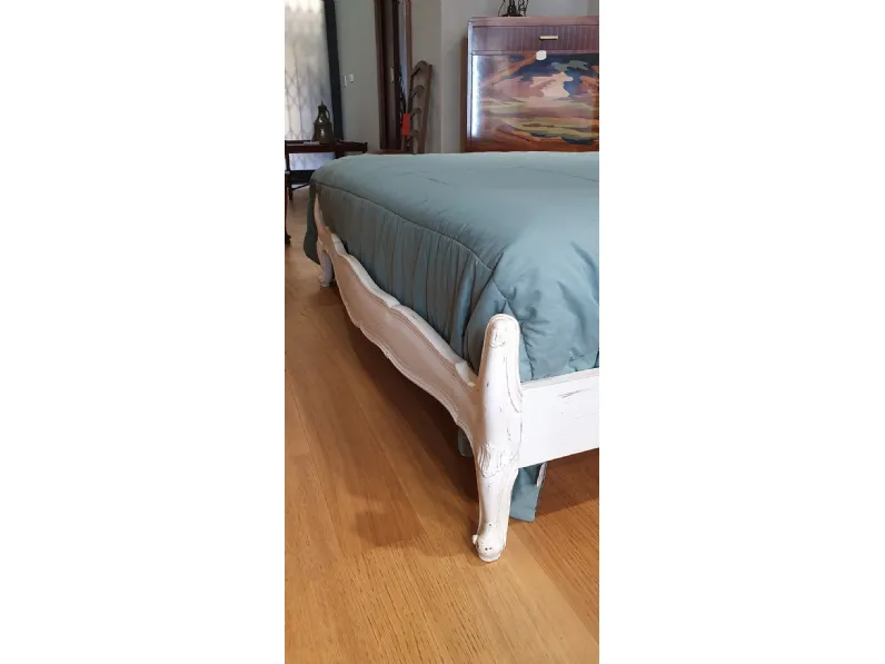Letto in legno modello Letto noce intaglio di Artigianale scontato 70%