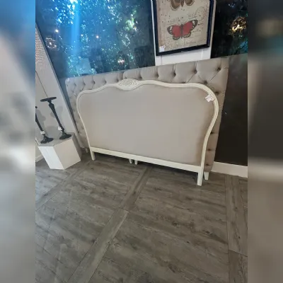 Letto classico con piedini Testiera classica  Dialma brown a prezzo ribassato