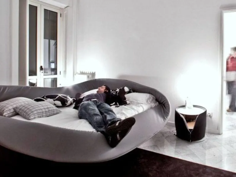 Letto design con giroletto Colletto  Lago a prezzo scontato