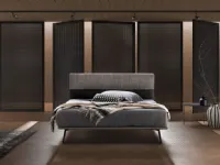 Letto moderno con piedini Dance Samoa a prezzo ribassato