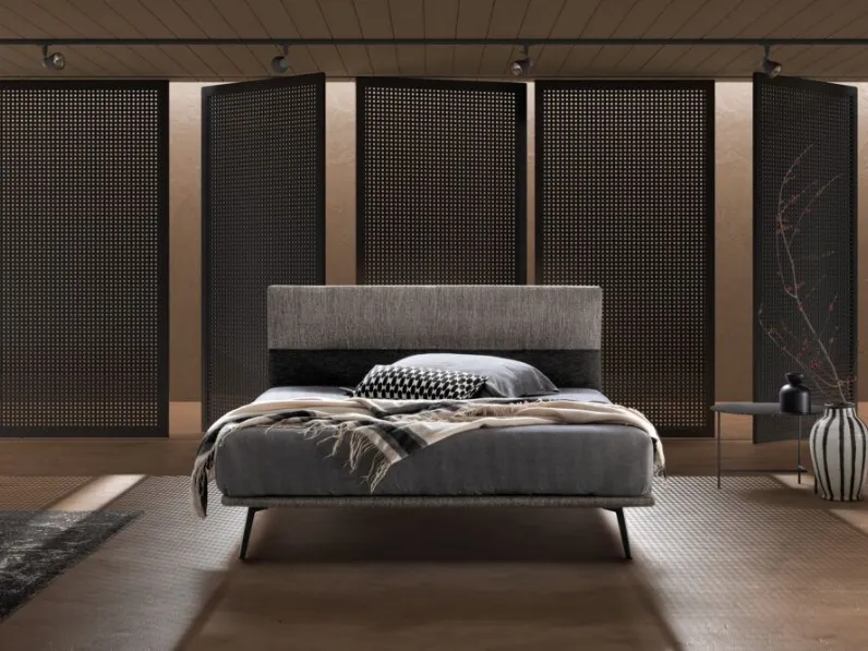 Letto moderno con piedini Dance Samoa a prezzo ribassato