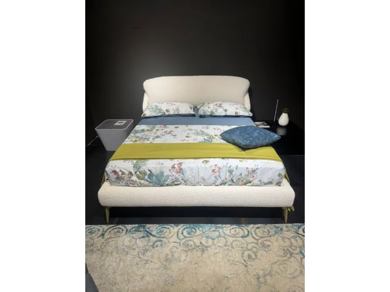 Letto imbottito modello Artemis di Novaluna scontato 36%