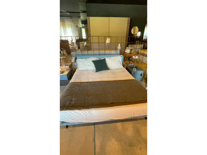 Letto imbottito modello Brillant di Samoa scontato 17%