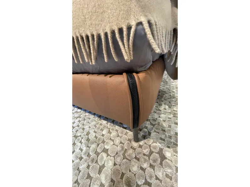 Letto design con gambe Sail Twils a prezzo ribassato