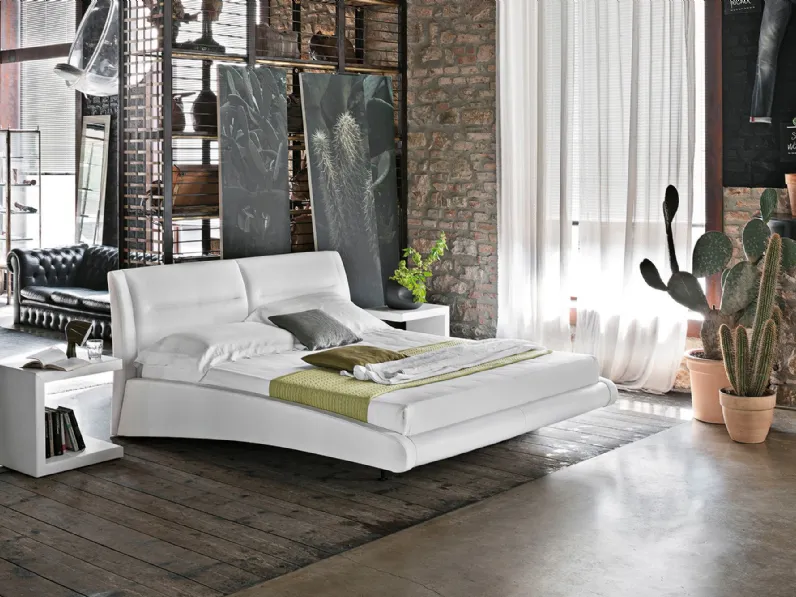 Letto design con gambe Stromboli Target point a prezzo ribassato