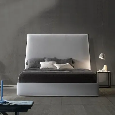 Letto design con gambe Tatami Exc a prezzo scontato