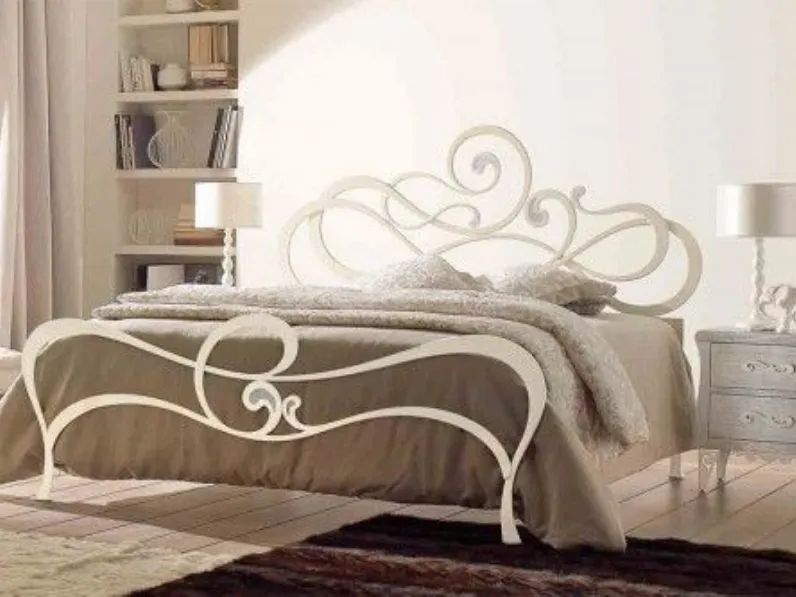 Letto design con giroletto Amanda Vittoria orlandi s.r.l. a prezzo ribassato