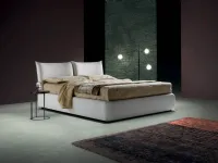 Letto design con giroletto Chic Samoa a prezzo ribassato