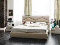 Letto design con giroletto Edward Cattelan a prezzo scontato