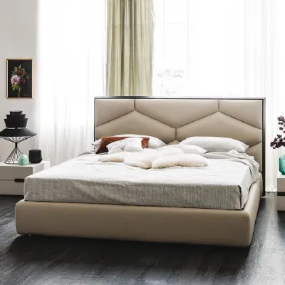 Letto design con giroletto Edward Cattelan a prezzo scontato