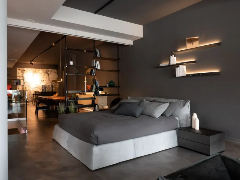 Letto design con giroletto Paris slim Baxter a prezzo scontato