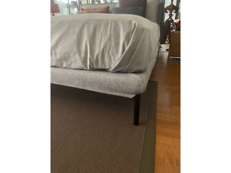 Letto matrimoniale con piedini Nebbia Artigianale a prezzo ribassato