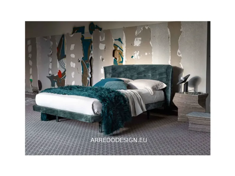 Letto design con piedini Riva Veneran a prezzo ribassato