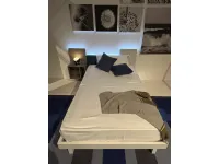 Letto design con piedini Wall Clever a prezzo scontato