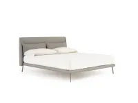 Letto design con piedini Eddie Noctis a prezzo ribassato