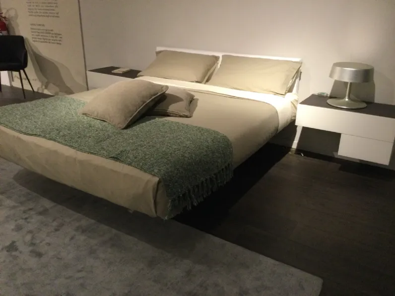 Letto design Fluttua Lago scontato 38%