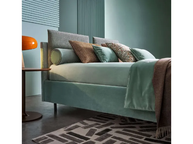 Letto matrimoniale design Frick Twils a prezzo ribassato