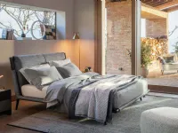 Letto matrimoniale con piedini Gaud a prezzo riservato 
