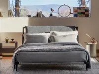 Letto matrimoniale con piedini Gaud a prezzo riservato 