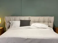 Letto imbottito modello Husk di B&b italia scontato 25%