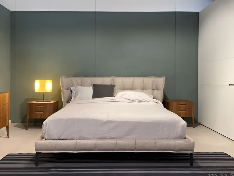 Letto imbottito modello Husk di B&b italia scontato 25%