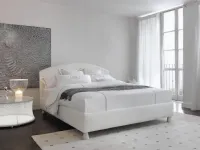 Scopri il Letto Magnolia di Flou, scontato! Design moderno ed elegante.