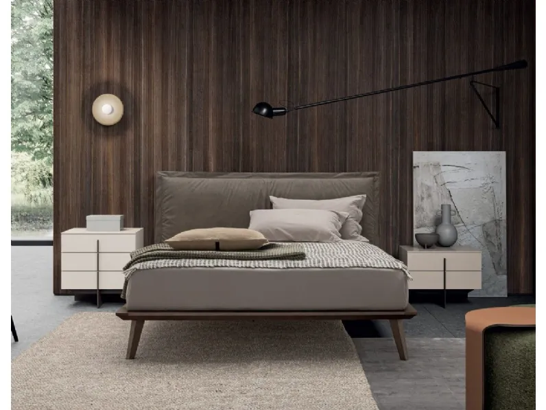 Letto design con gambe Morgan * Dall'agnese a prezzo scontato
