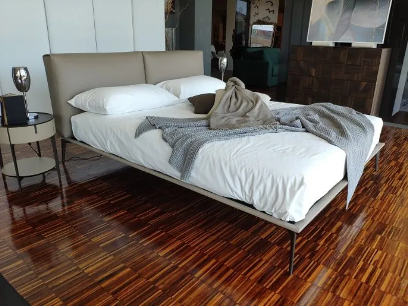 Letto design con gambe Papillon Alivar a prezzo scontato